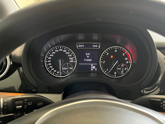 Mercedes-Benz B180 11 of 17