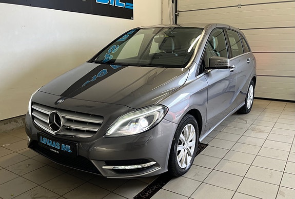 Mercedes-Benz B180 2 of 17