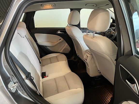 Mercedes-Benz B180 15 of 17