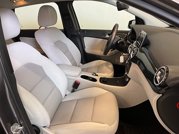 Mercedes-Benz B180 13 of 17