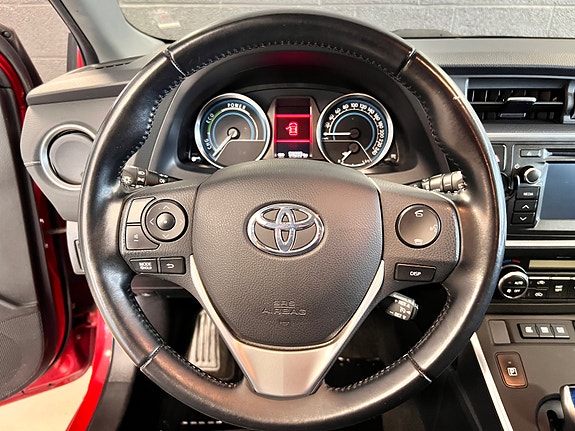 Toyota Auris 12 of 25