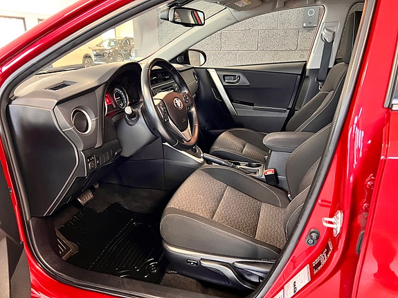 Toyota Auris 13 of 25