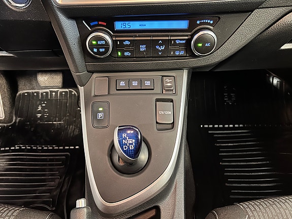 Toyota Auris 23 of 25