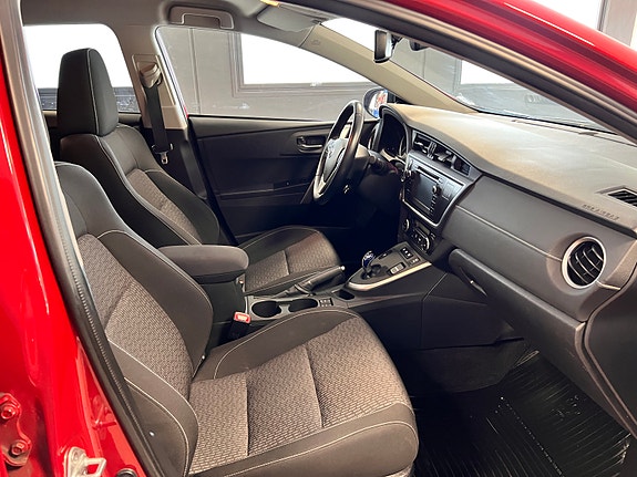 Toyota Auris 14 of 25