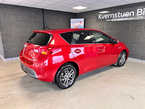 Toyota Auris 8 of 25
