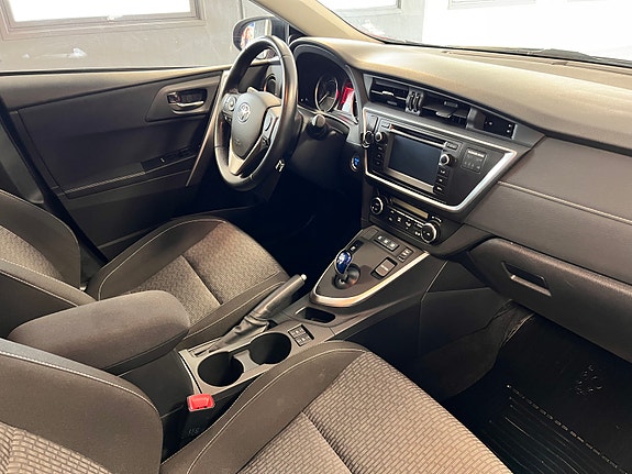 Toyota Auris 10 of 25
