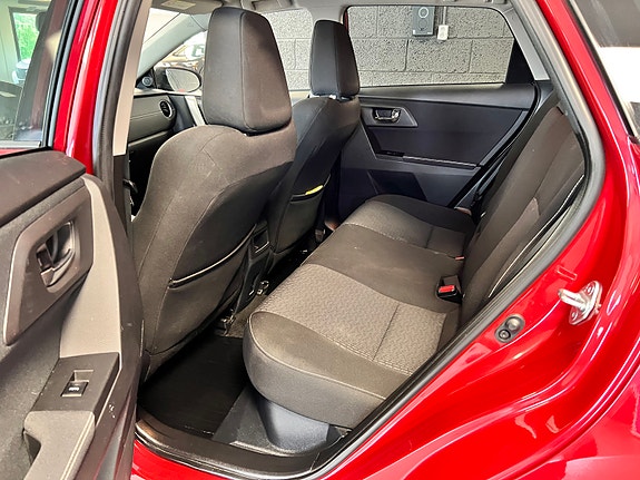Toyota Auris 15 of 25