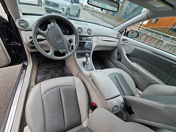 Mercedes-Benz CLK200 18 of 23