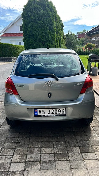 Toyota Yaris 6 of 25