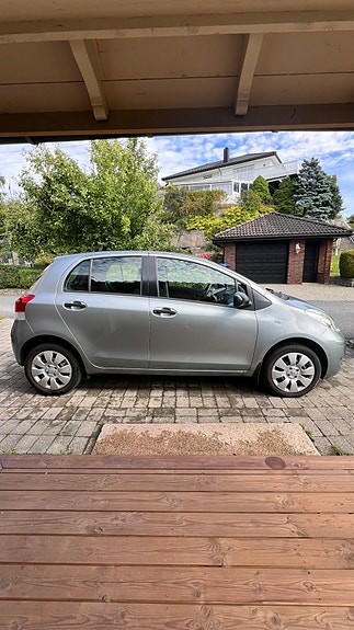 Toyota Yaris 3 of 25
