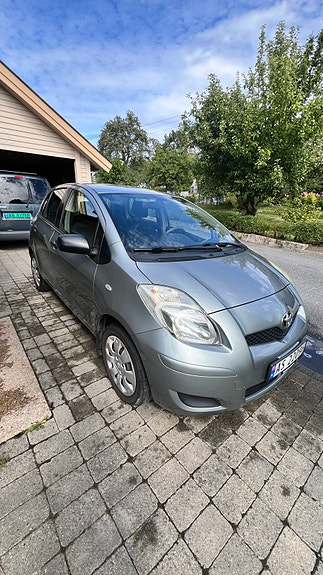 Toyota Yaris 2 of 25