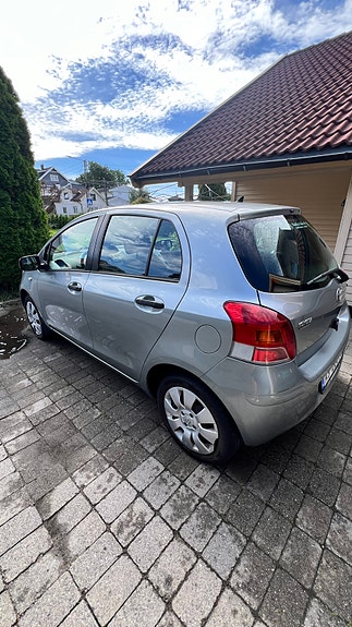 Toyota Yaris 5 of 25