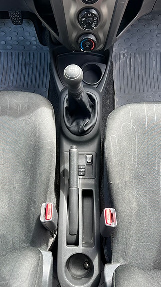 Toyota Yaris 13 of 25