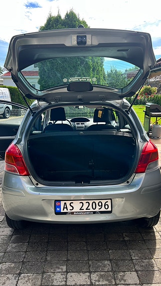 Toyota Yaris 18 of 25