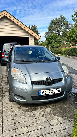 Toyota Yaris 7 of 25