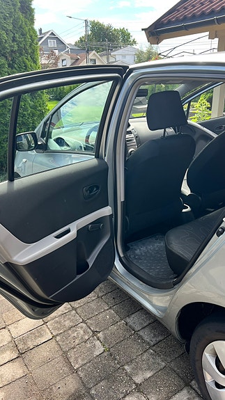 Toyota Yaris 15 of 25