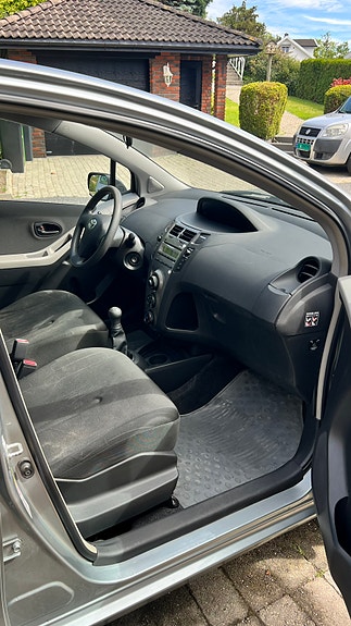Toyota Yaris 14 of 25