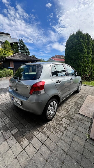 Toyota Yaris 4 of 25