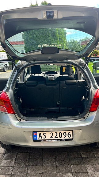 Toyota Yaris 19 of 25