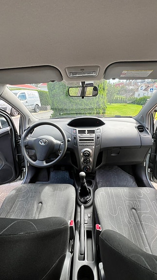 Toyota Yaris 10 of 25