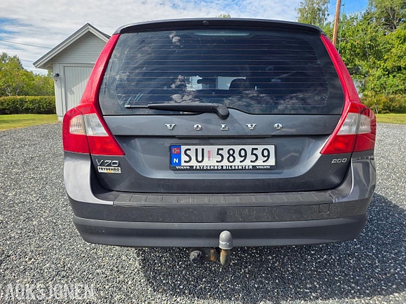 Volvo V70 4 of 14