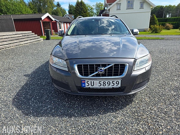 Volvo V70 2 of 14