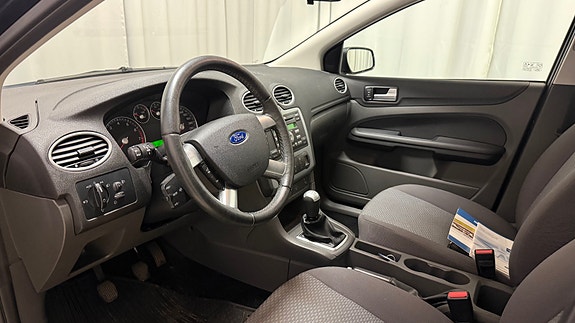 Ford Focus 8 of 13