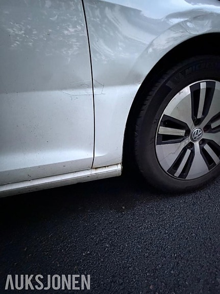 Volkswagen e-Golf VII 19 of 22