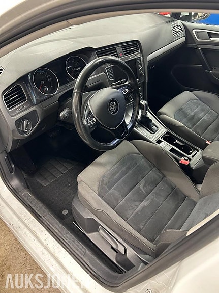 Volkswagen e-Golf VII 12 of 22