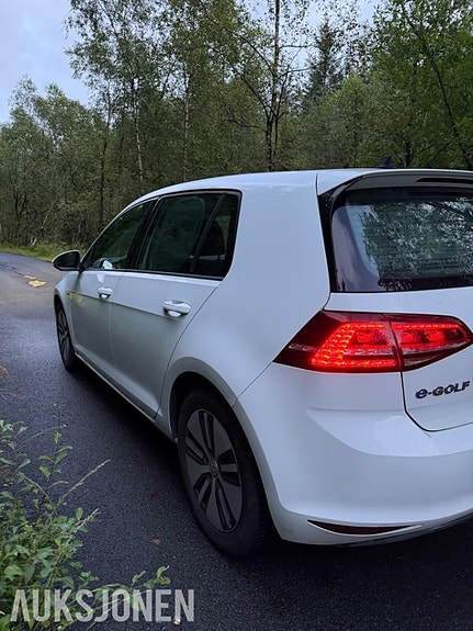 Volkswagen e-Golf VII 11 of 22