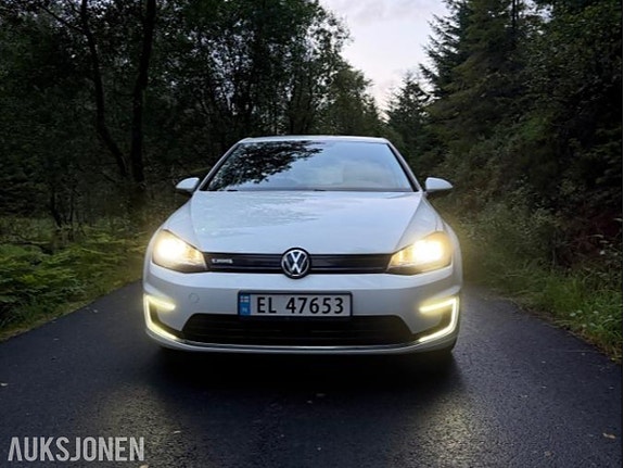Volkswagen e-Golf VII 2 of 22