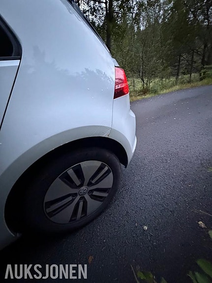 Volkswagen e-Golf VII 9 of 22