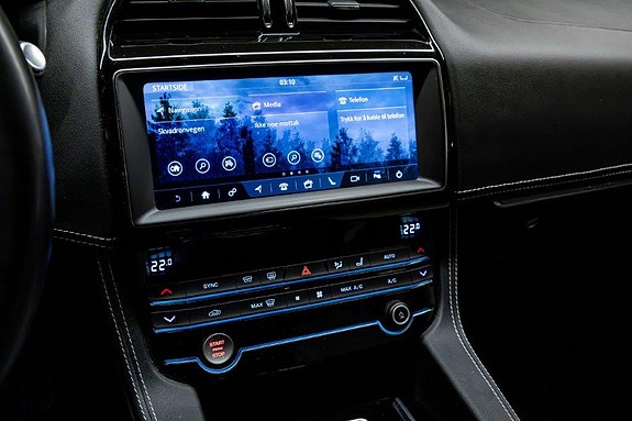 Jaguar F-PACE 30 of 30