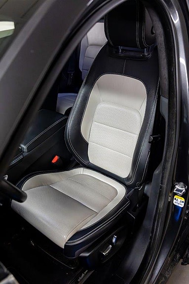 Jaguar F-PACE 22 of 30