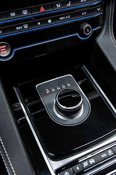 Jaguar F-PACE 28 of 30