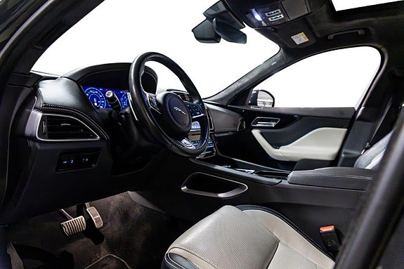 Jaguar F-PACE 16 of 30