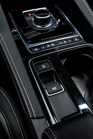Jaguar F-PACE 27 of 30