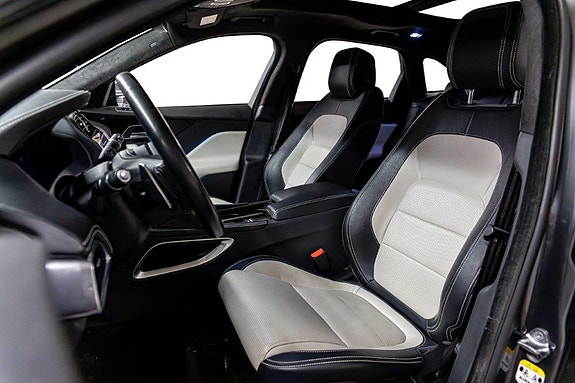 Jaguar F-PACE 3 of 30