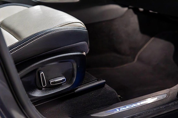 Jaguar F-PACE 26 of 30