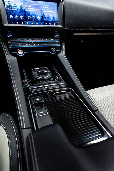 Jaguar F-PACE 19 of 30