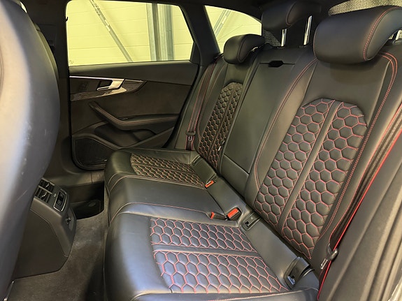 Audi RS4 29 of 30
