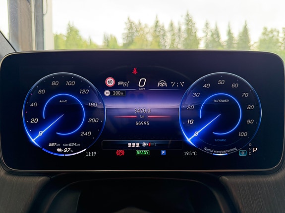 Mercedes-Benz EQS450 25 of 30