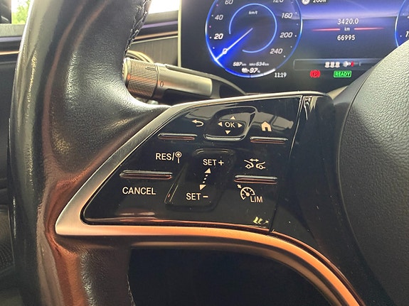 Mercedes-Benz EQS450 27 of 30