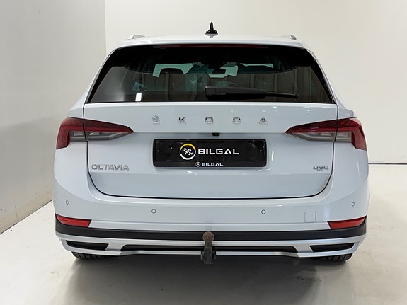 Skoda Octavia Scout 12 of 30