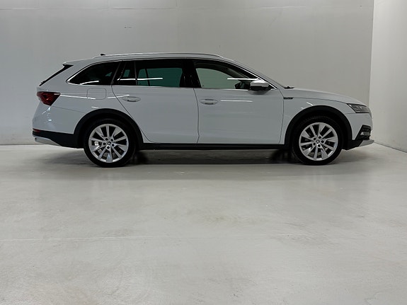 Skoda Octavia Scout 16 of 30