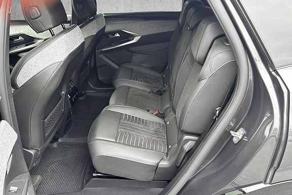 Peugeot e-5008 8 of 15