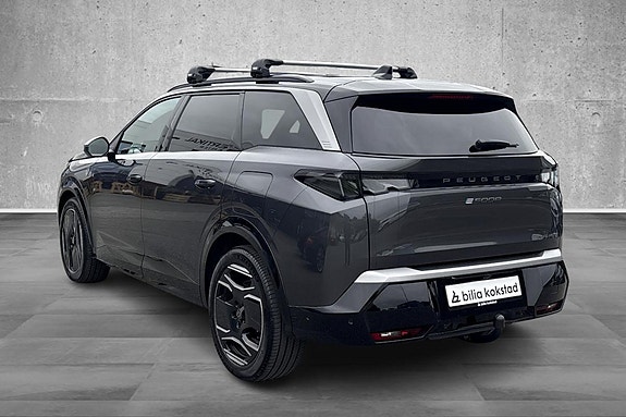 Peugeot e-5008 2 of 15