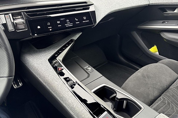 Peugeot e-5008 12 of 15