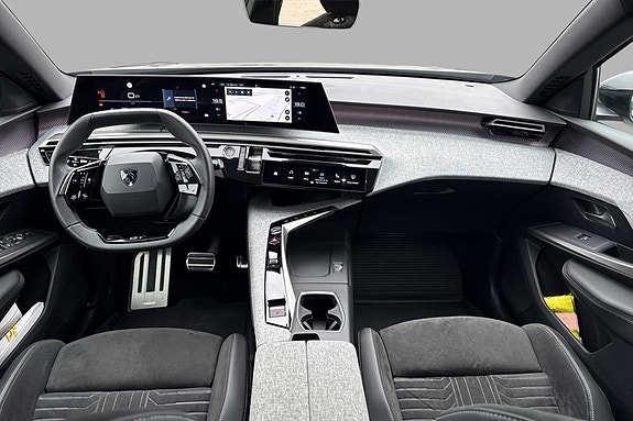 Peugeot e-5008 10 of 15