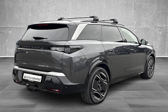 Peugeot e-5008 3 of 15